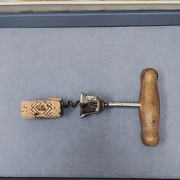 Vintage Corkscrew Wine Bottle Opener - Picture 1 of 1